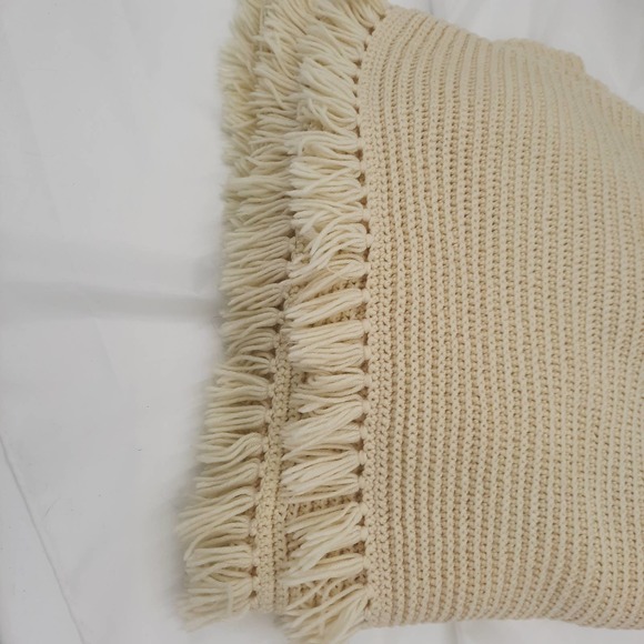 Beautiful Cream Hand Crochet Fringed Heavy Afghan 68" X 48" - Picture 2 of 4